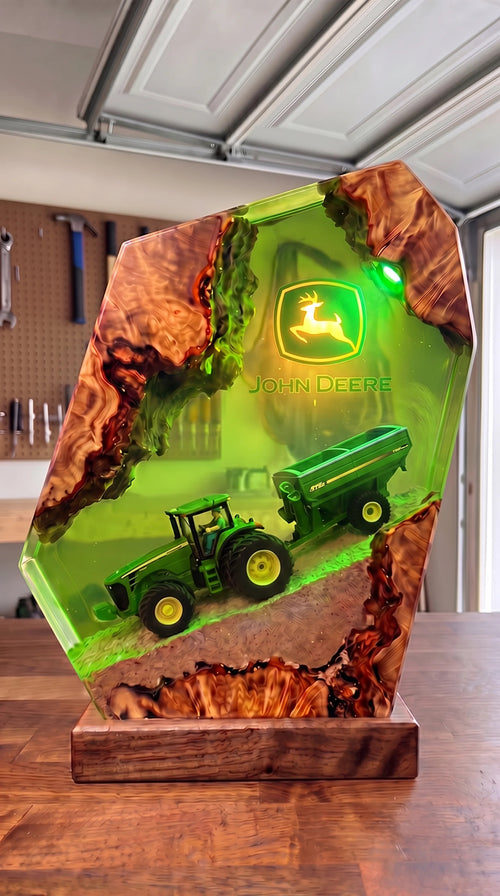 John Deere 8240 (PRE-ORDER)